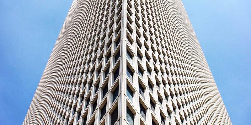 从赛博朋克到现实：皇冠传媒如何用区块链重塑创意设计与广告版权