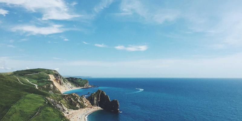 数据驱动与赛博美学：皇冠传媒集团如何重塑创意设计与传媒广告增长闭环