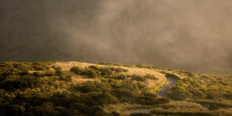 皇冠传媒集团10：以赛博朋克美学重构品牌策划的未来边界