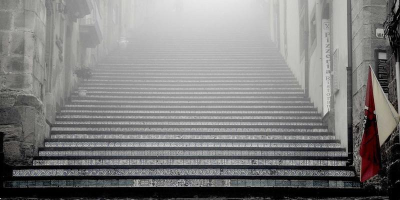 皇冠传媒集团17:当赛博朋克美学与未来营销策略相遇