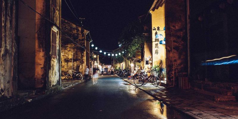 皇冠传媒集团82：品牌策划与创意设计的卓越领航者