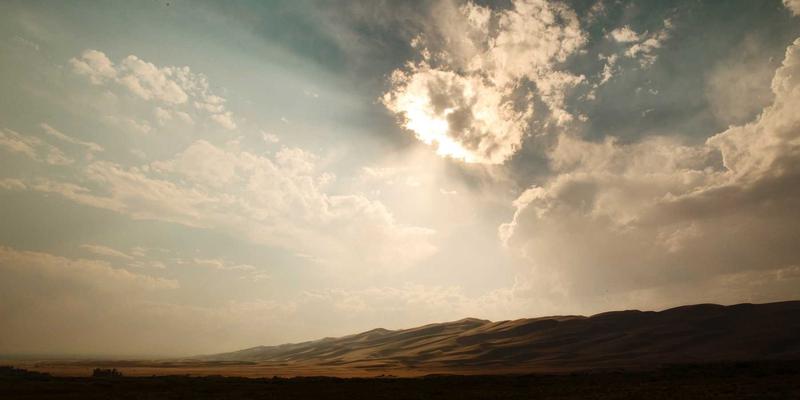 皇冠传媒集团：以赛博朋克美学与内容科技，重塑营销效率与品质新标杆