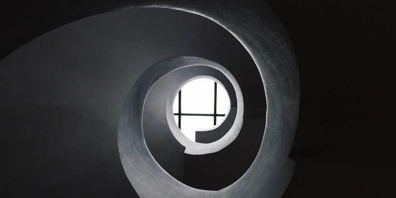 皇冠传媒集团入门：融合赛博朋克美学的营销与传媒广告新范式