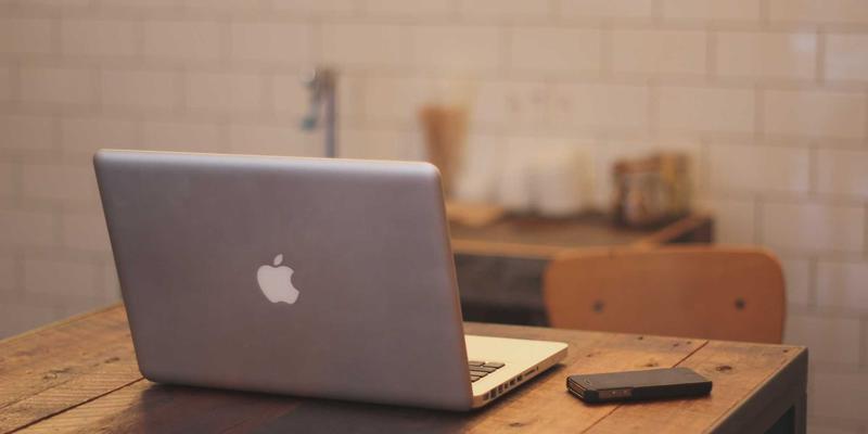 皇冠传媒集团线下快闪店设计：沉浸式体验如何引爆品牌声量