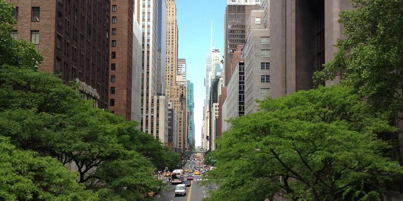 皇冠传媒集团：赛博朋克美学下的游戏化营销革命——互动叙事与用户激励体系深度解析