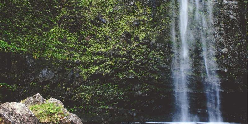 赛博朋克与传媒广告的交汇：皇冠传媒集团20的营销新纪元