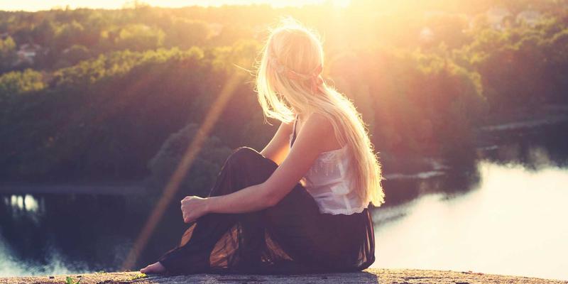 赛博朋克美学与创意设计：皇冠传媒集团如何借亚文化洞察撬动Z世代市场