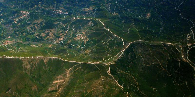 赛博朋克美学与品牌策划新范式：皇冠传媒集团如何助力国牌破圈出海