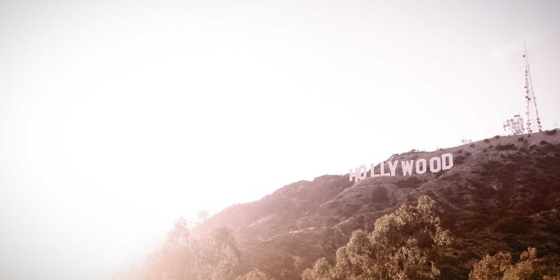 赛博朋克营销新浪潮：皇冠传媒集团37如何重塑品牌边界