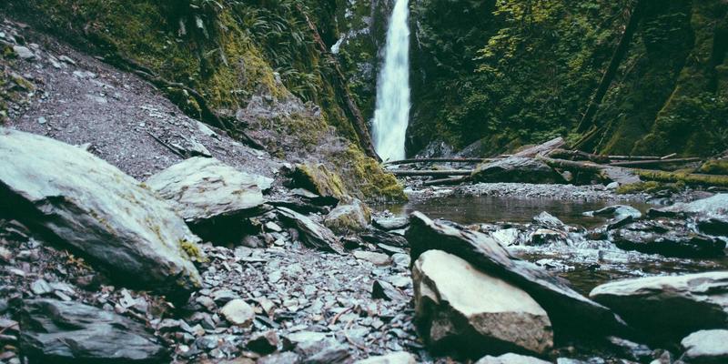 赛博朋克遇见品牌策划：皇冠传媒如何用数字孪生技术引爆后疫情时代线下场景营销